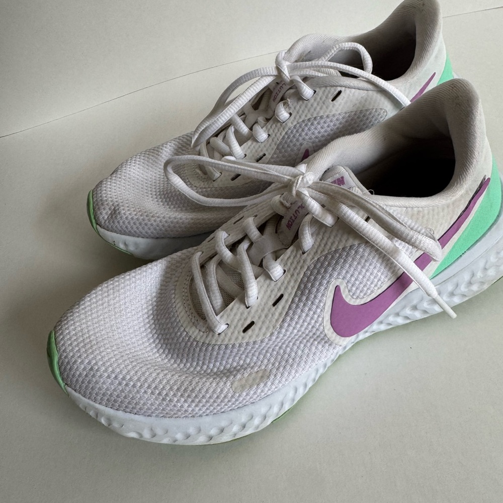 Nike White, Purple, and Aqua Green Sneakers Women’s Size 8